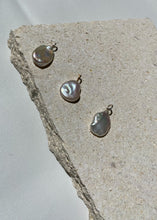 Load image into Gallery viewer, pearl pendent / pearl pendent necklace