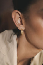 Load image into Gallery viewer, small-hoop-earrings