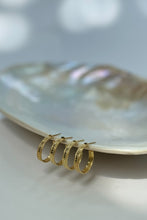 Load image into Gallery viewer, small-hoop-earrings
