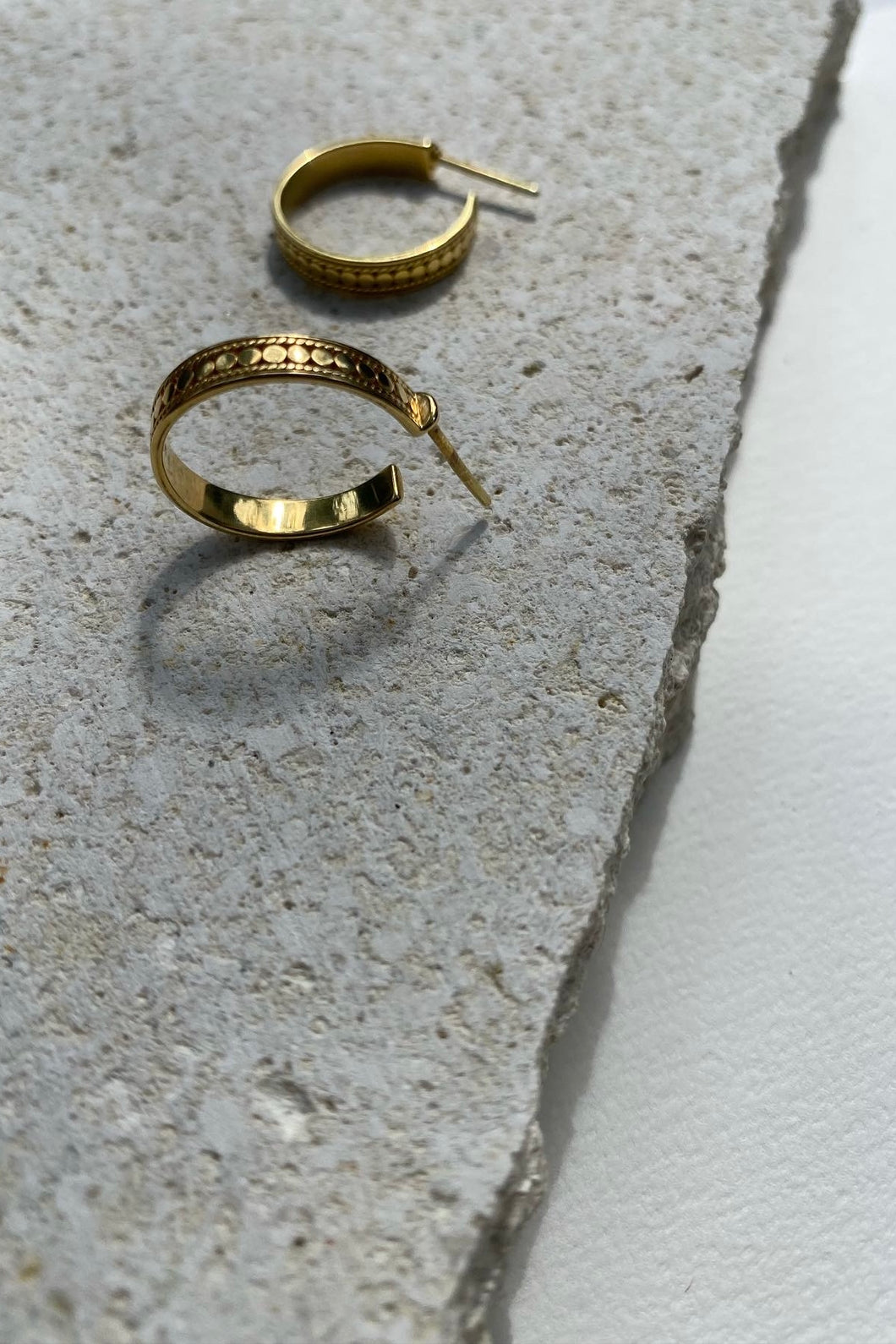 gold earrings / small hoops